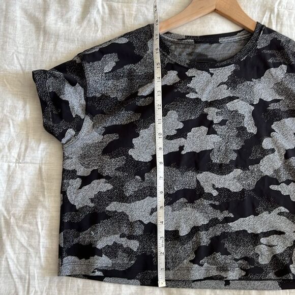 lululemon athletica Black and Gray Camouflage Crop Top - Picture 7 of 10